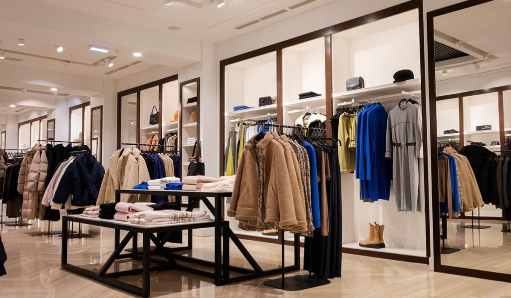 Clothing packer in Portugal (Lisbon)