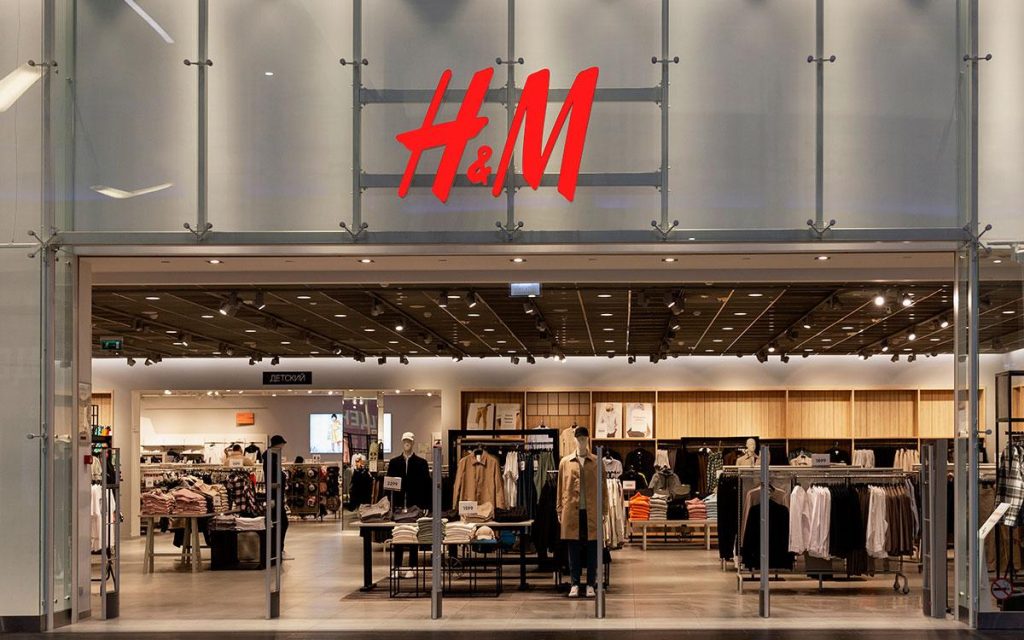 Clothing packer at H&M in Sweden (Buro)