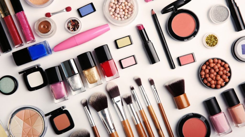 Cosmetics packer for a warehouse in Wrocław (Poland)