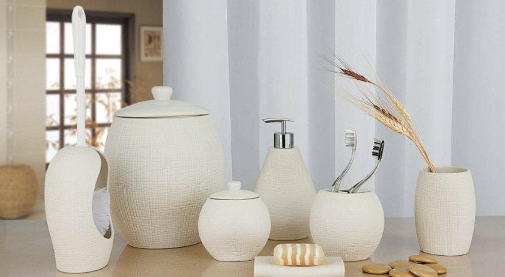 Home accessories packer for a warehouse in Bratislava (Slovakia)