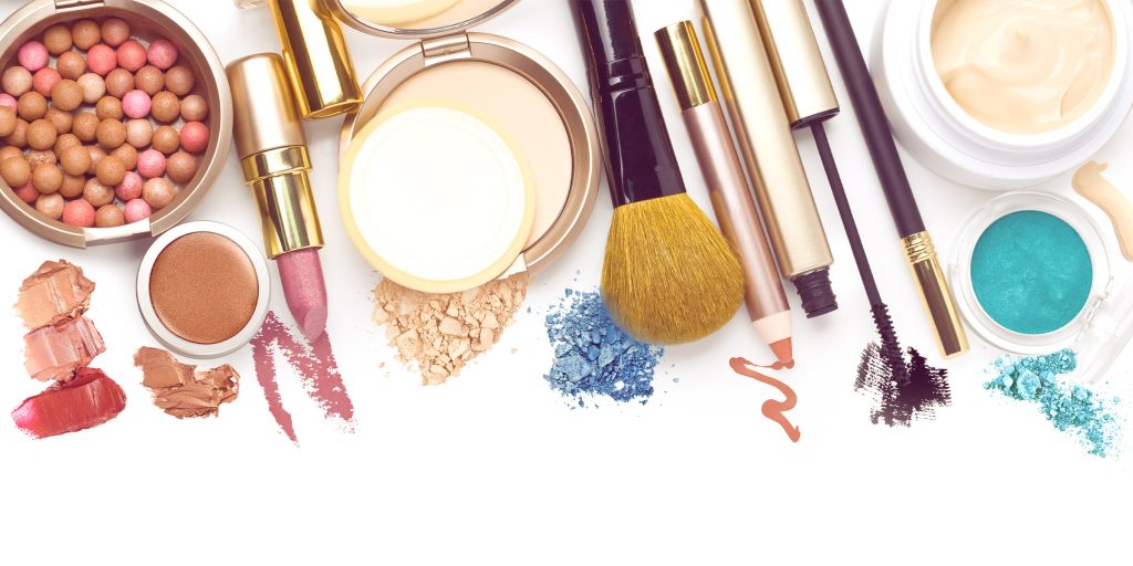 Cosmetics packer for a warehouse in Lublin (Poland)