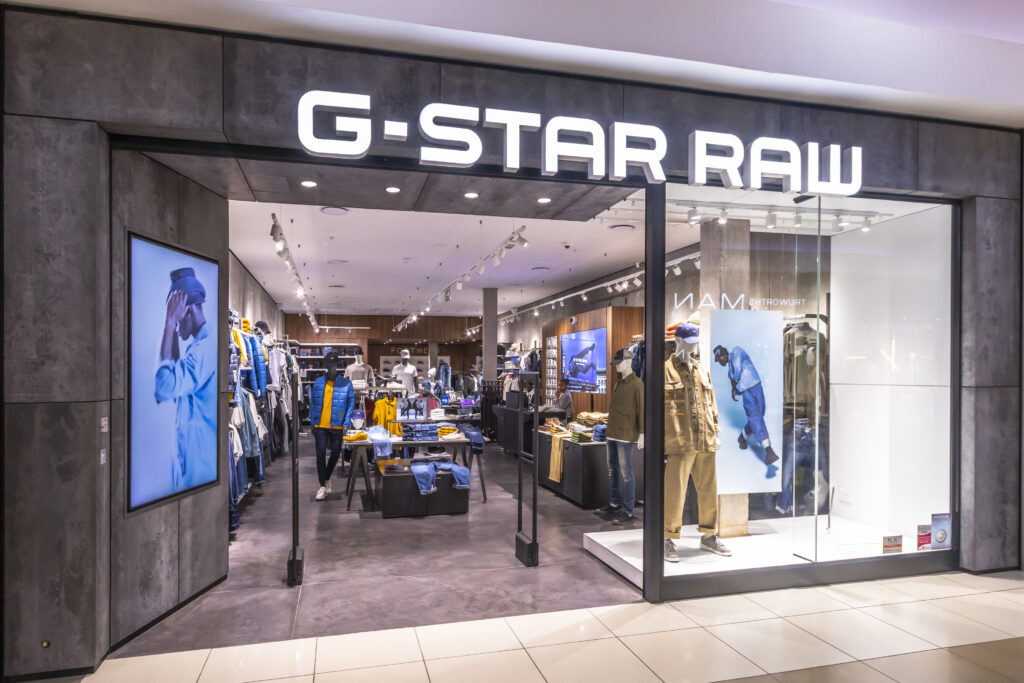 Packager of G-Star brand clothing for a warehouse in Amsterdam (Netherlands)